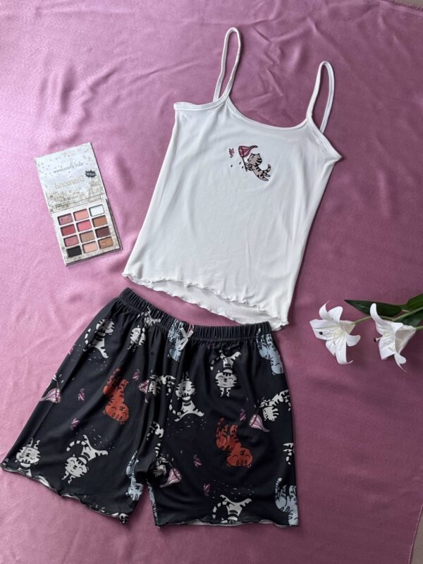 طقم هوت شورت وكت حريمي بخامة طرية وتصميم تريندي – Cat Women’s Hot Short Set