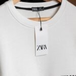 ⁦سويت شيرت THINK OUT OF THE BOX⁩ - الصورة ⁦3⁩